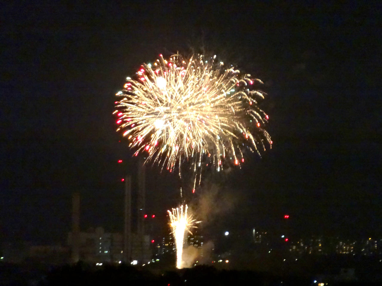 高槻市 高槻の夜空を照らす 年8月30日 市内で打ち上げ花火が上がりました 号外net 高槻市 島本町