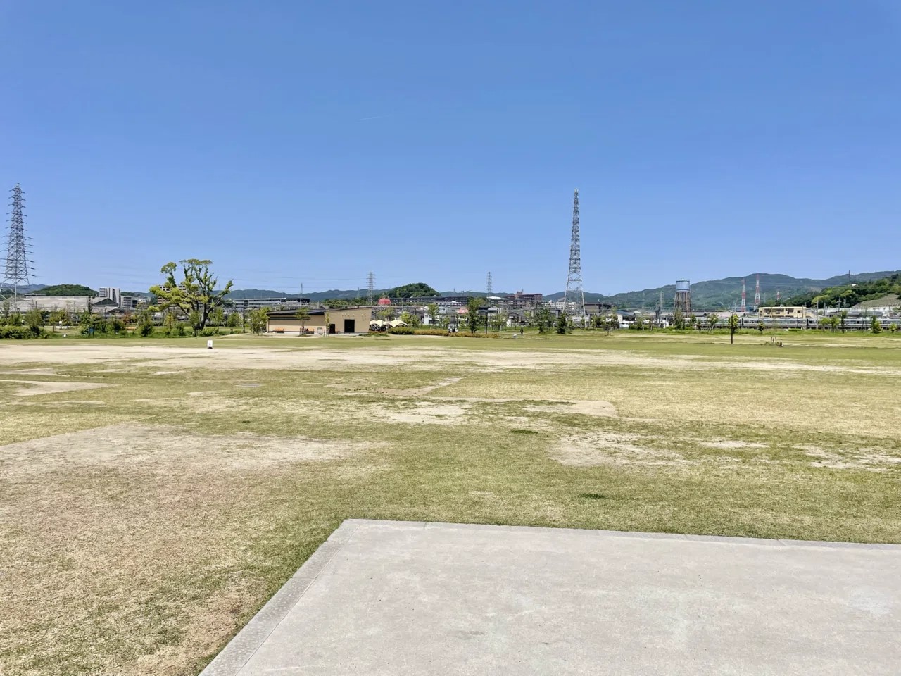 安満遺跡公園の東の広場