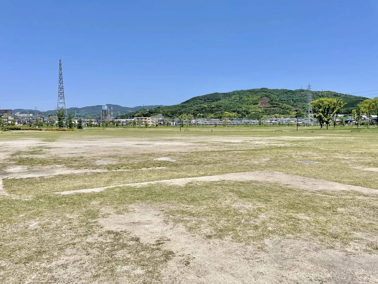 安満遺跡公園東の広場