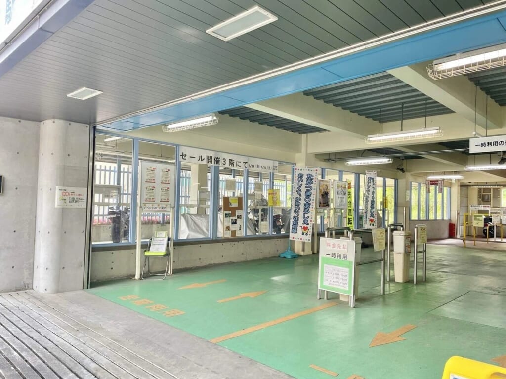 上牧駅自転車駐車場