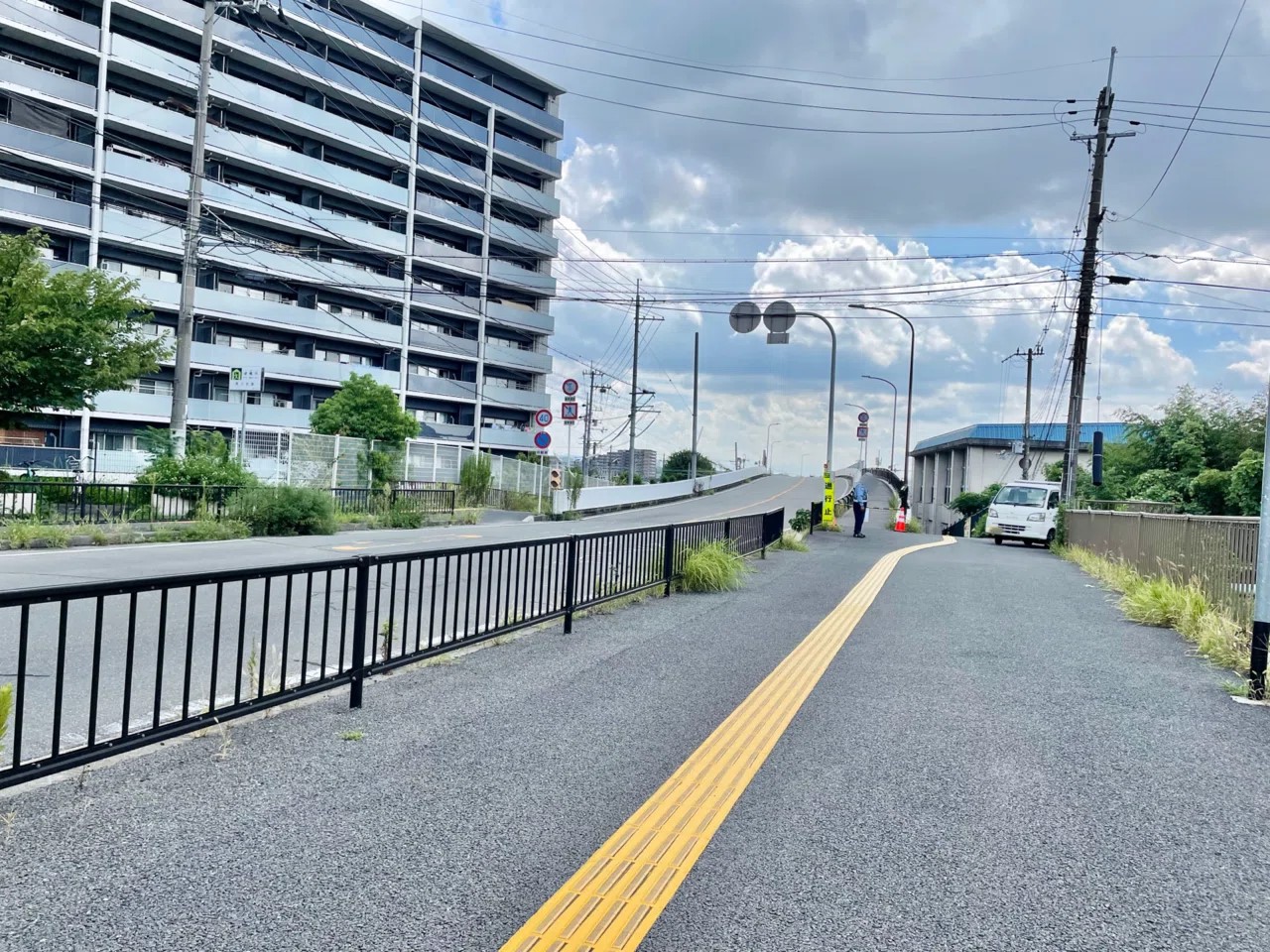 桜井跨線橋通行止め