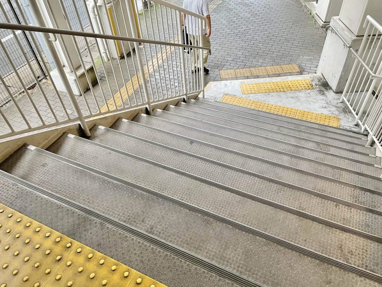 高槻阪急スクエア駐車場連絡通路