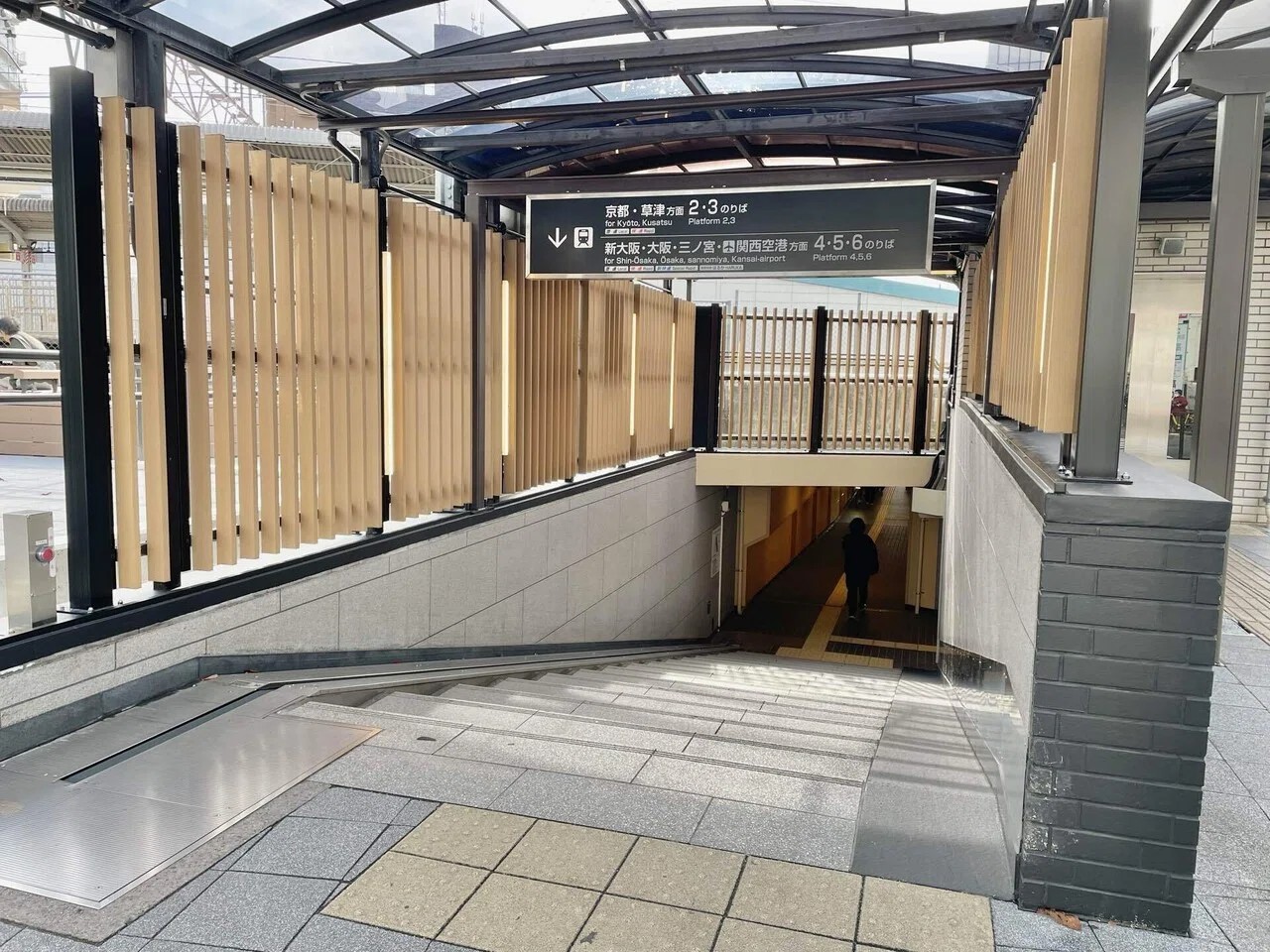 JR高槻駅西口地下通路