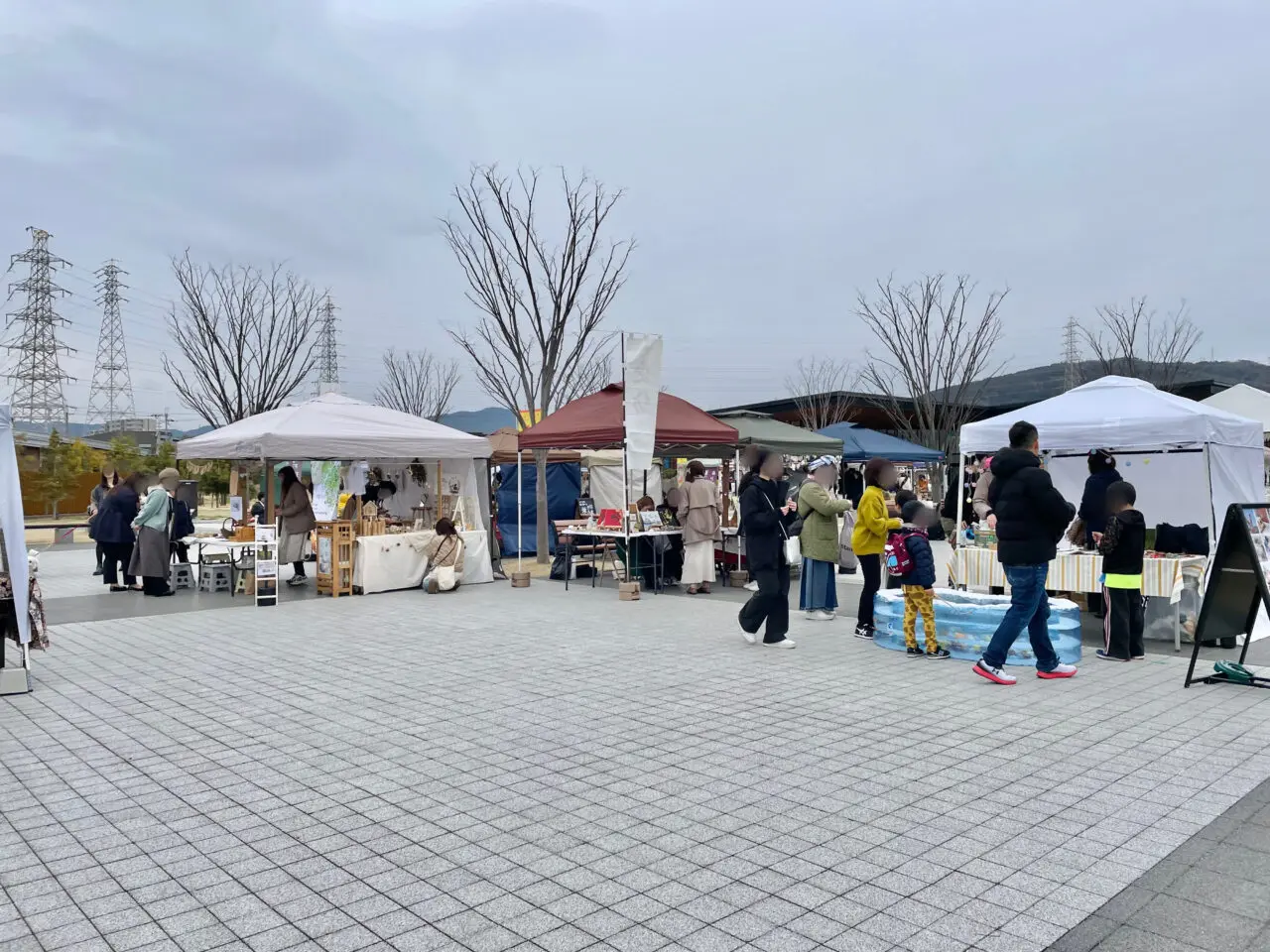 DESSÉ O MASSÉ DE MARCHÉ