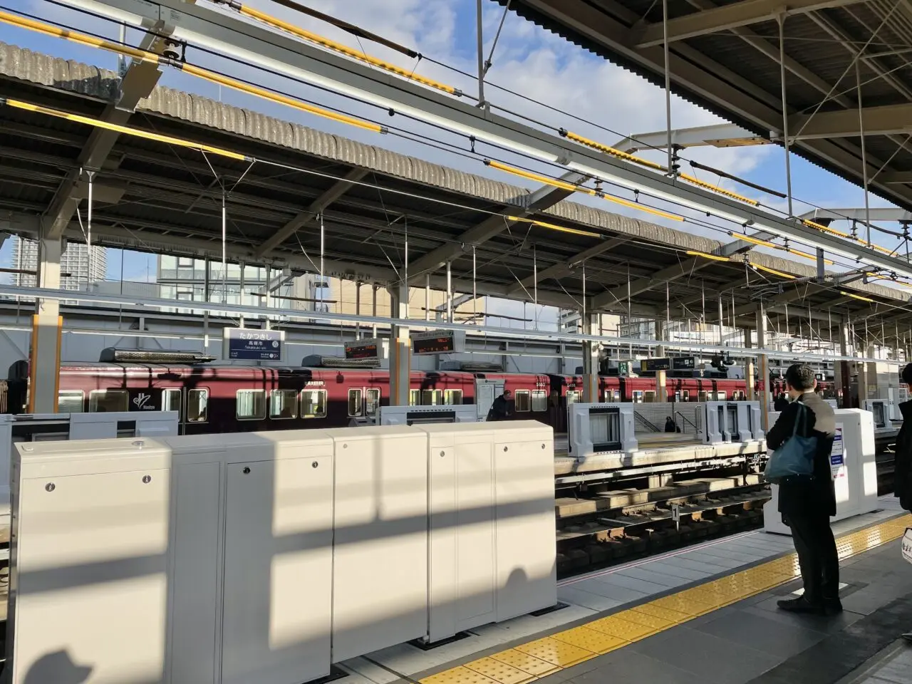 高槻市駅ホームドア